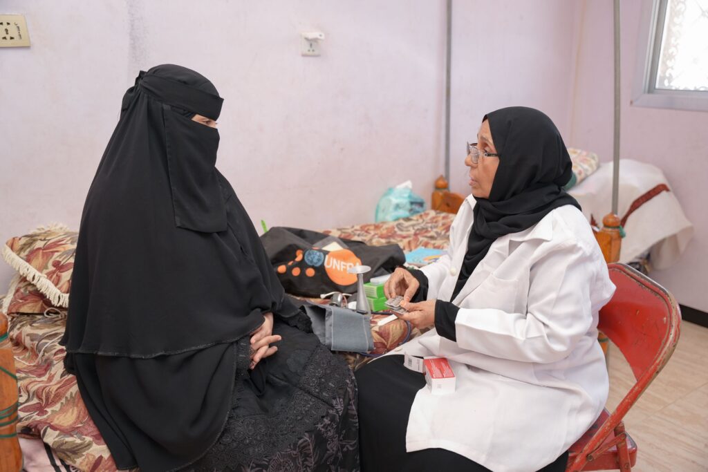 20 Community Midwives in Yemen Bringing Essential Care Closer 2 Community midwife Najeeba providing care to a woman in Yemen